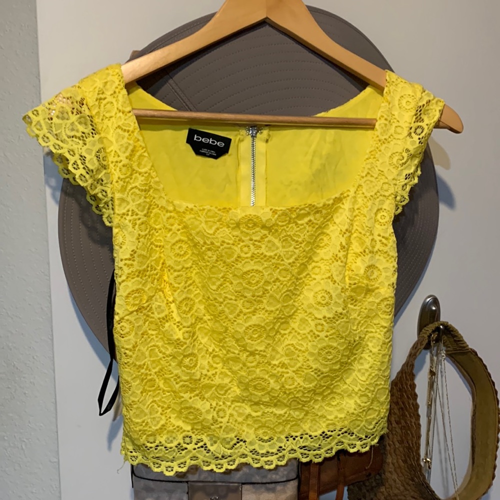 Bebe ruffle cap sleeve lace crop top